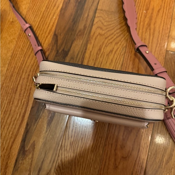 Michael Kors Pink and Cream Crossbody Bag with Scalloped Design - Picture 2 of 5
